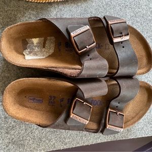 Birkenstock Arizona Havana w/brass buckles, size 6.5/37